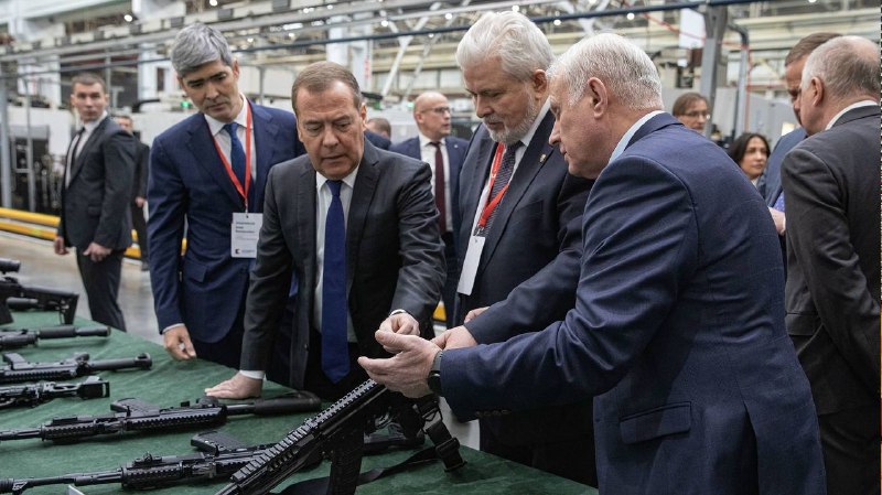 Дмитрий Медведев сообщил о 127 тысячах заключивших контракт с ВС РФ с начала 2026 года
