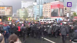 В Турции протесты рабочих в честь 1 мая сопровождаются столкновениями с полицией