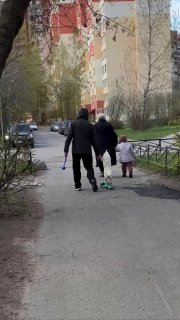 В Питере обнаружили пса-самокатчика, который отобрал средство передвижения у ребенка