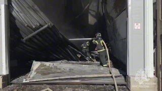 В подмосковной Кашире на площади 7,5 тыс. кв. м. произошел пожар на складе