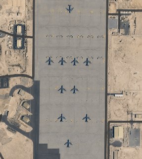 Американские самолеты размещены на базе Аль-Удейд в Катаре под открытым небом