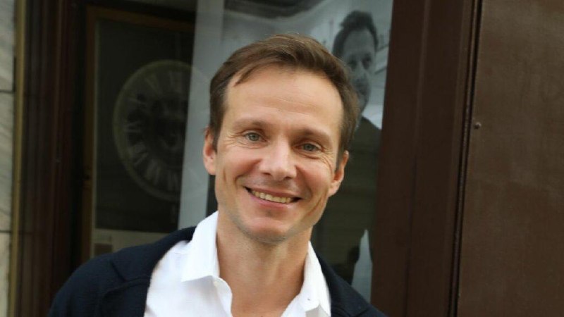 Актёр Андрей Кузичев доиграл спектакль, несмотря на проблемы с сердцем