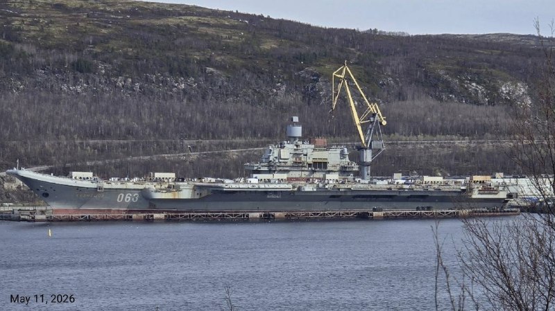 Майский кадр «долгоремонтстроя» тяжелого авианесущего крейсера «Адмирал Флота Советского Союза Кузнецов» проекта 11435 у стенки «35 СРЗ»