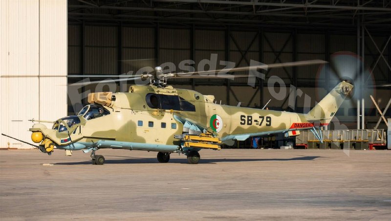 Модернизированный боевой вертолет Mi-24 Super Hind Mk. III ВС Алжира