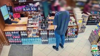 В Нефтекамске пьяный мужчина с пистолетом ограбил два магазина, украв шоколад и бренди