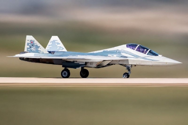 Фотография двухместного Су-57Д оказалась сгенерированной нейросетью