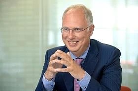 Глава РФПИ оценил продление снятия санкций США с российской нефти как позитивный сигнал