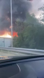 В Подмосковье на складе в селе Белый Раст произошел мощный пожар