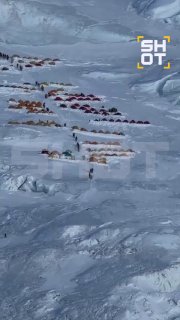 На Эвересте образовалась пробка из более чем 300 альпинистов, готовящихся к штурму