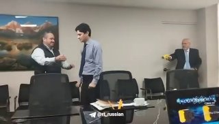 Мэр в Перу испытал полицейские шокеры на своем советнике