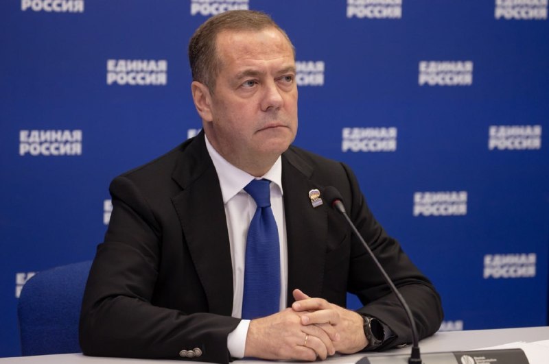 Дмитрий Медведев: Попытки спрятать политический статус будут жёстко пресекаться