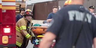 Взрыв и пожар на барже в Нью-Йорке: пострадали 16 человек