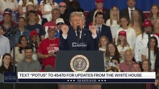 Трамп обратился к матери во время пресс-конференции