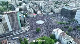 В Белграде проходят массовые протесты с требованиями досрочных выборов