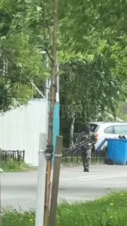 На Комендантском проспекте заметили парня с предметом, похожим на снайперскую винтовку