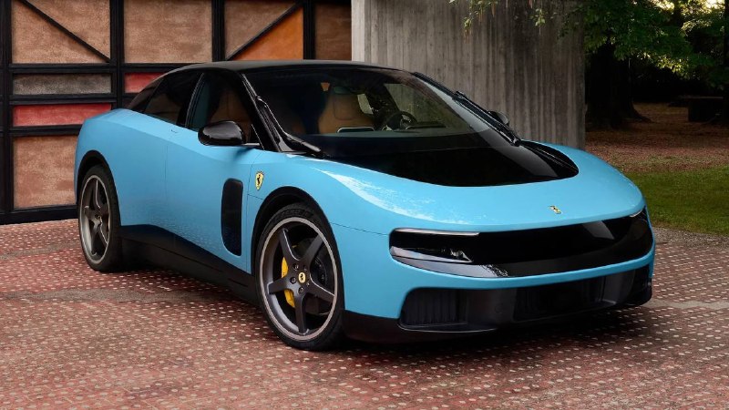 Ferrari представила свой первый пятиместный электромобиль
