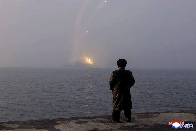 КНДР запустила неопознанный снаряд в сторону Желтого моря