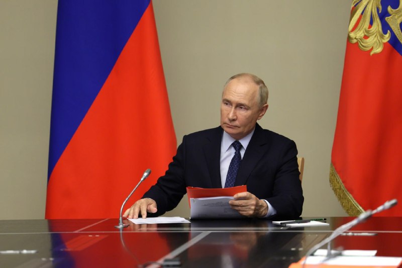 Владимир Путин заявил об осложнении мировой ситуации и появлении новых очагов нестабильности вблизи границ стран СНГ