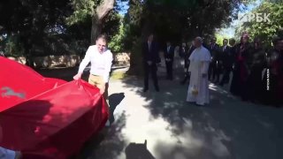 Папа Лев XIV протестировал первый полностью электрический автомобиль Ferrari Luce