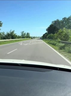 На трассе Одесса — Рени мужчины массово бросают автомобили при попытке выезда из Украины