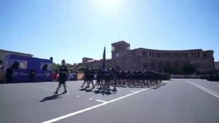 В военном параде в Ереване впервые принял участие женский батальон ВС Армении