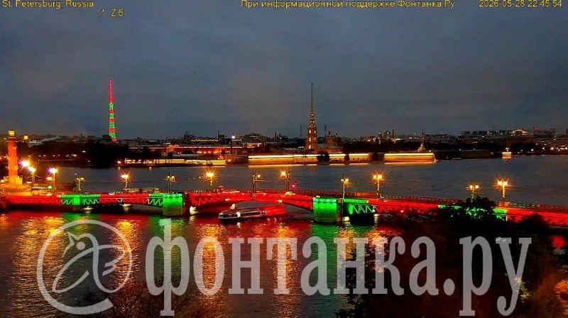 Мосты, телебашня и Лахта Центр сменили цвета в честь Дня пограничника