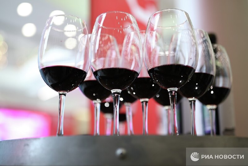 Роскачество выявило низкое качество вина в пакетах у пяти производителей