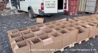 В Шушарах полиция накрыла подпольный алкомаркет в грузовом контейнере