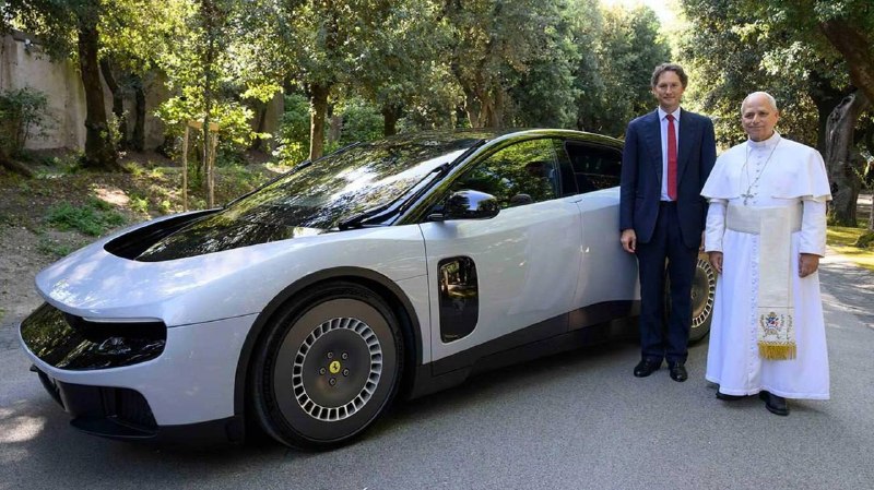 Ferrari представила первый полностью электрический автомобиль Luce
