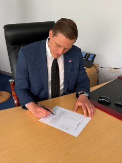Новый министр МВД Латвии разрешил полиции общаться только на латышском
