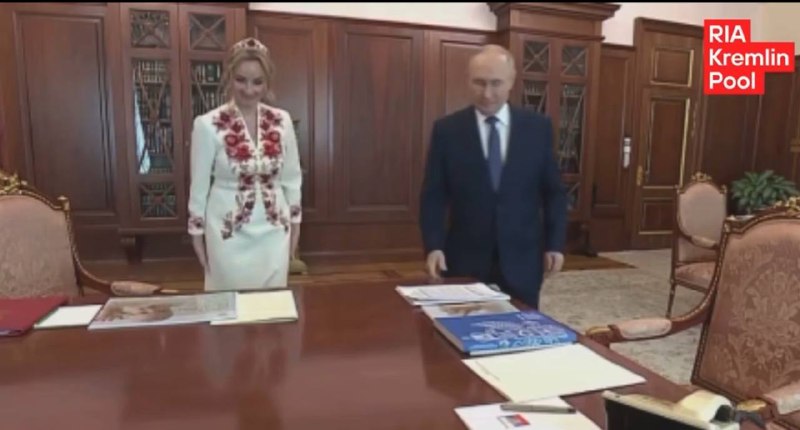 Мария Львова-Петрова на встрече с Владимиром Путиным зашла с козырей - с кокошника