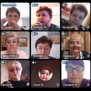 Русскоговорящие бабушки осваивают караоке в TikTok