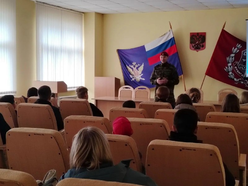 Свердловский спецназ ФСИН отпраздновал День защиты детей со второклассниками