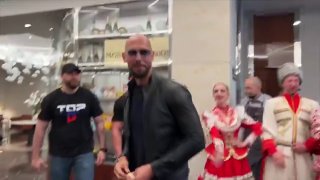 Братья Тейт прибыли в Москву