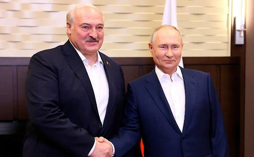 Путин провел телефонный разговор с Лукашенко