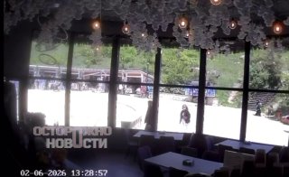 В Кисловодске валун едва не задел гуляющих туристов на горе Кольцо