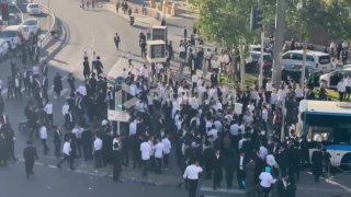 Полиция в Иерусалиме разгоняла водометами протестующих против ужесточения призыва в армию