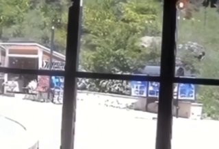 Гигантский камень чуть не убил туристов на популярном российском курорте