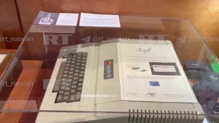 На ПМЭФ показали одну из первых версий компьютера Apple