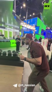 Блогер Амиран Сардаров посетил стенд RT на ПМЭФ