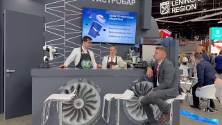 На стенде Самары на ПМЭФ-2026 представили кофе с роботизированным манипулятором