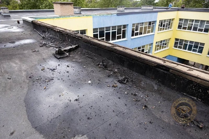 Дроны атаковали школу в Мелитополе