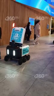 Роботы-доставщики работают на ПМЭФ-2026