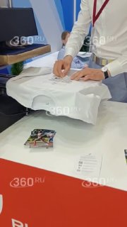 На ПМЭФ-2026 можно получить футболки с вышитыми инициалами