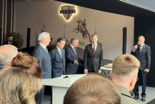 На ПМЭФ представили прототипы автомобилей SENAT 900 и SENAT 1000