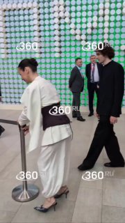 Ида Галич и Анна Хилькевич организовали площадку для фотосессии Максима Лутчака на ПМЭФ-2026