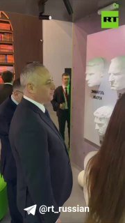 Глава Абхазии Бадра Гунба посетила стенд RT на ПМЭФ