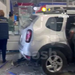 Пенсионер на автомобиле въехал в супермаркет «Лента» в Истре