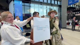 На ПМЭФ представили 17-метровое фамильное древо россиянина