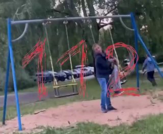 В Перми мужчина ударил подростка головой о качель